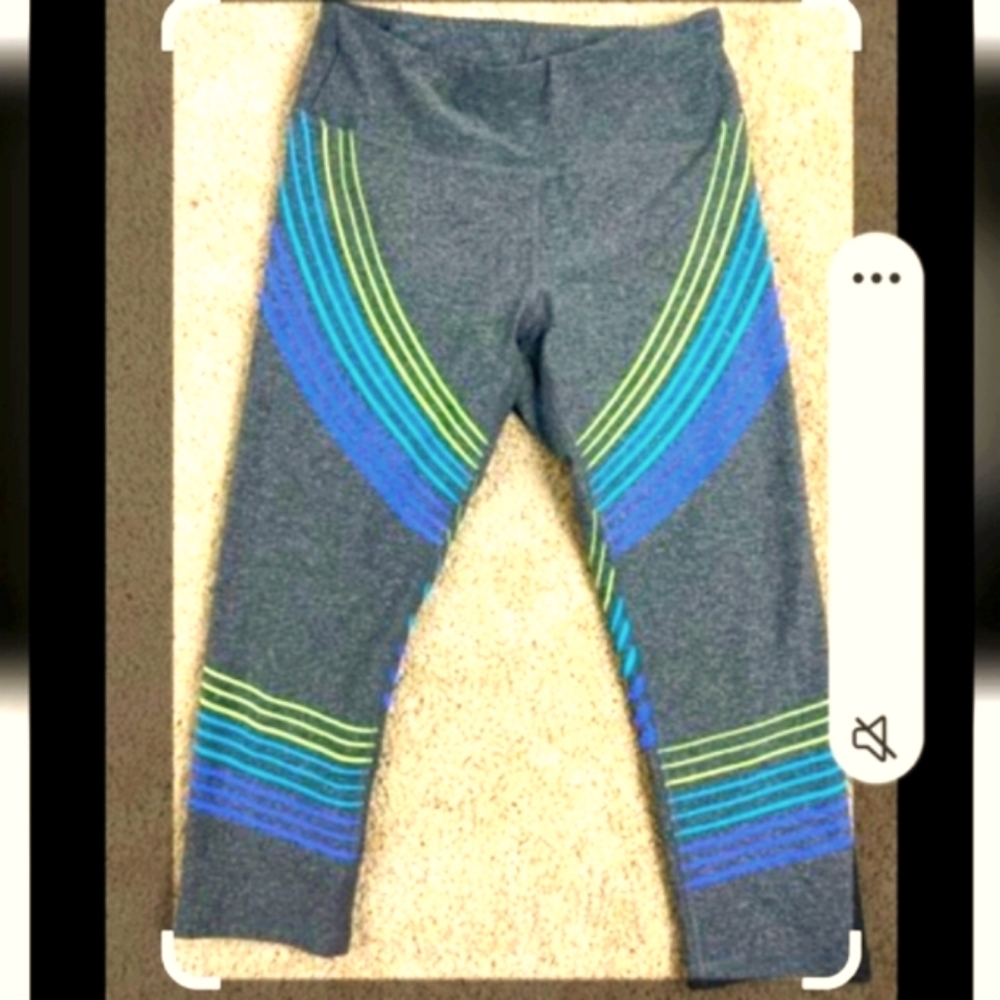 (M)🆕️RBX Grey Yoga Contour Capri Striped Active Legging 13.5" × L 30"